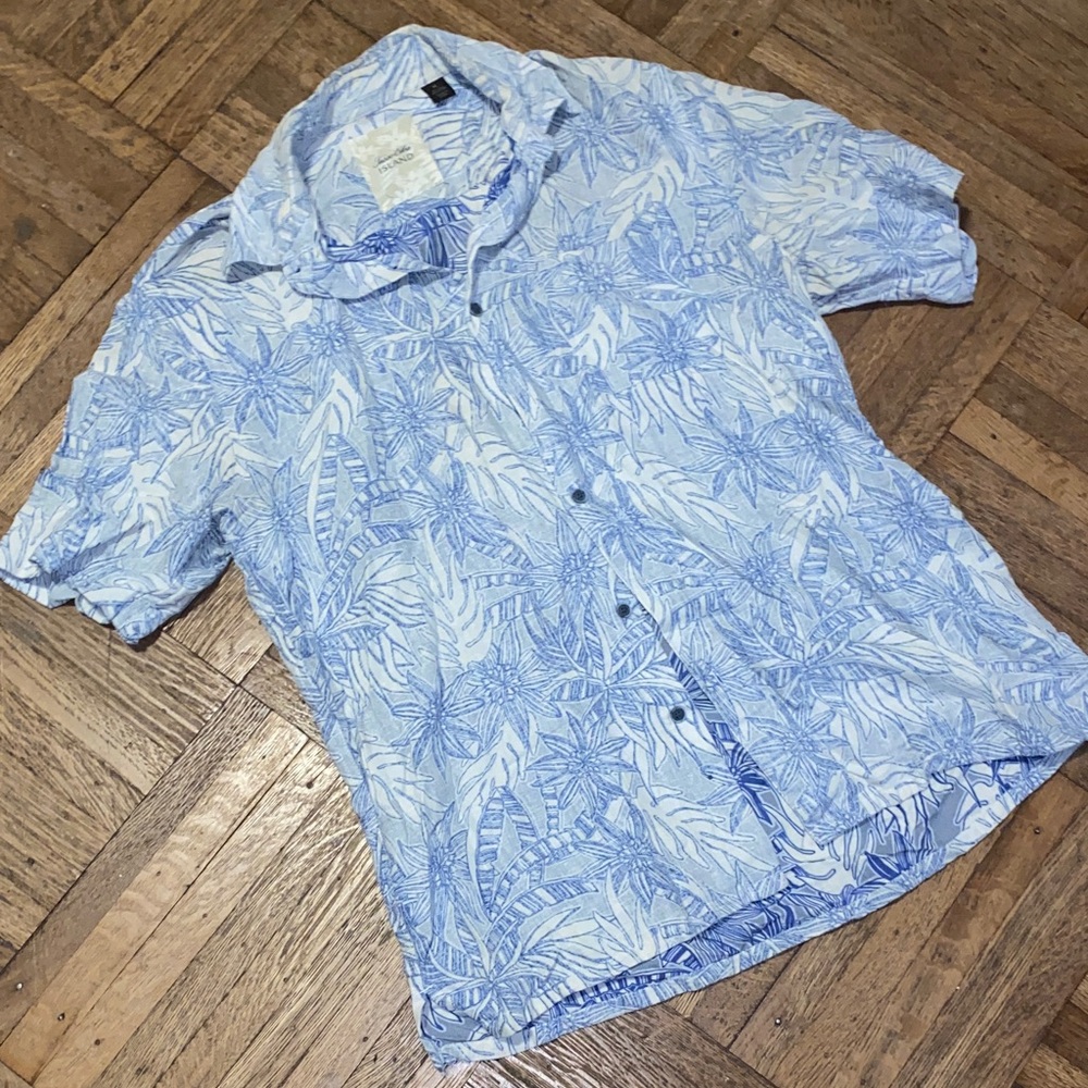 Tasso Elba Island Hawaiian Shirt size Medium silken linen blend